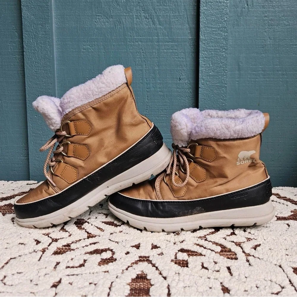 Sorel Tan and Black Lace-Up Sherpa-Lined Ankle Boots